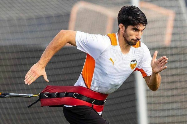 Carlos Soler apunta a medirse al Sevilla