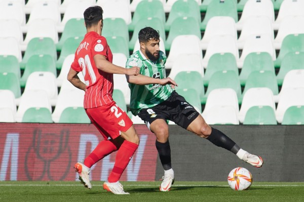 El Betis se lleva el derbi aplazado y se mete en cuartos