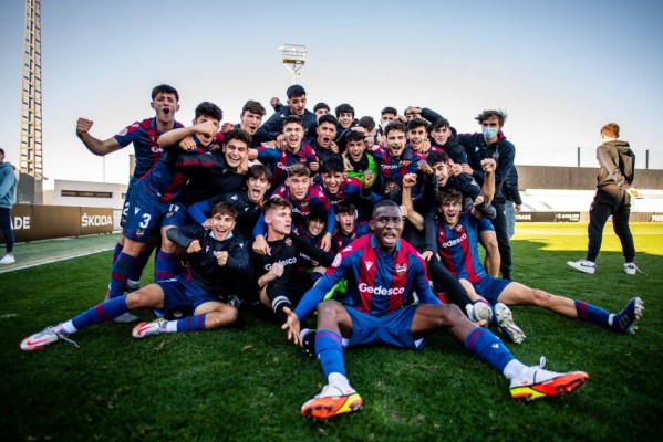 El Juvenil A del Levante, a octavos de la Copa SM El Rey tras imponerse al Valencia CF en la tanda de penaltis
