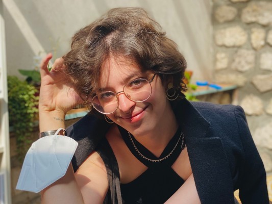 Elizabeth Duval: “Buscamos en los libros las sentencias políticas que les pedimos a los autores”