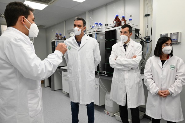Sánchez asegura que la vacuna española estará lista antes de que termine el primer semestre