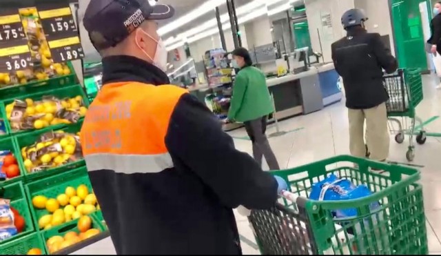Protección Civil reactiva en El Campello el servicio de compra a mayores que no pueden salir de casa