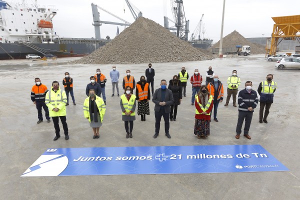 PortCastelló supera los 21 millones de toneladas en 2021 gracias al tirón de la materia prima cerámica