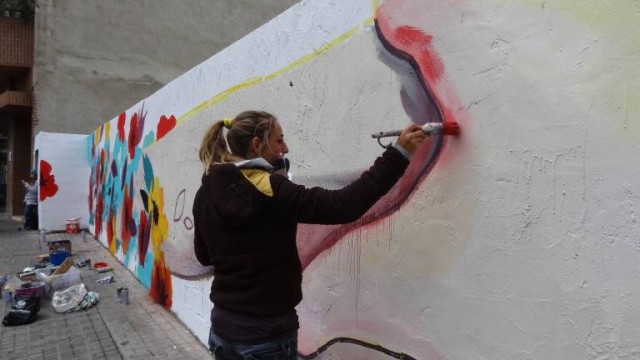 València cede 90 metros de muro a artistas urbanos por el Día de la Mujer