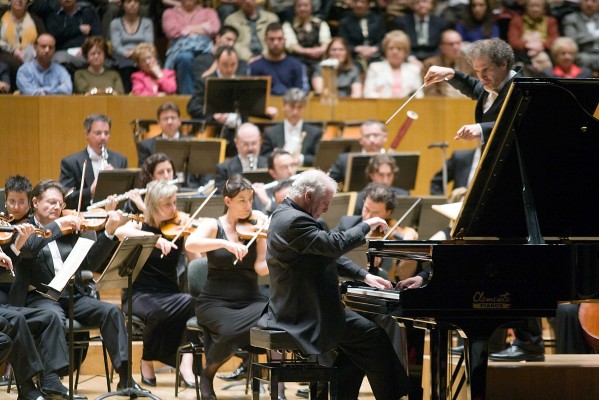 El pianista Barenboim vuelve al Palau de la Música y tocará en la Sala Iturbi con la Orqusta de Valencia
