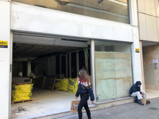 La milla de oro de Alicante 'rebrota' con la cafetería del presidente del Intercity y una firma de moda