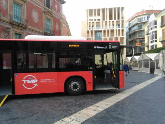 Murcia amplía los horarios de los autobuses a la Arrixaca y de otras 5 líneas a pedanías
