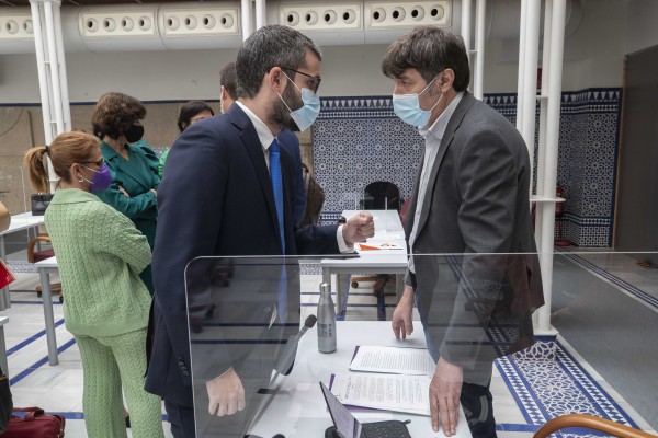 PSOE & Podemos: la cruzada de Garzón contra las macrogranjas mina su 'feeling' en la Región 