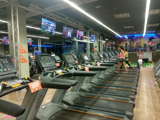 El propósito de 'estar en forma', lastrado por la sexta ola: los gimnasios de la Región, sin lleno en enero