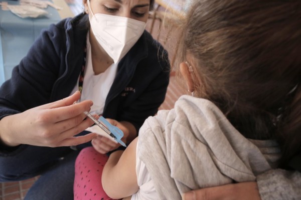 Negacionistas intentan boicotear el proceso de vacunación escolar en Vila-real