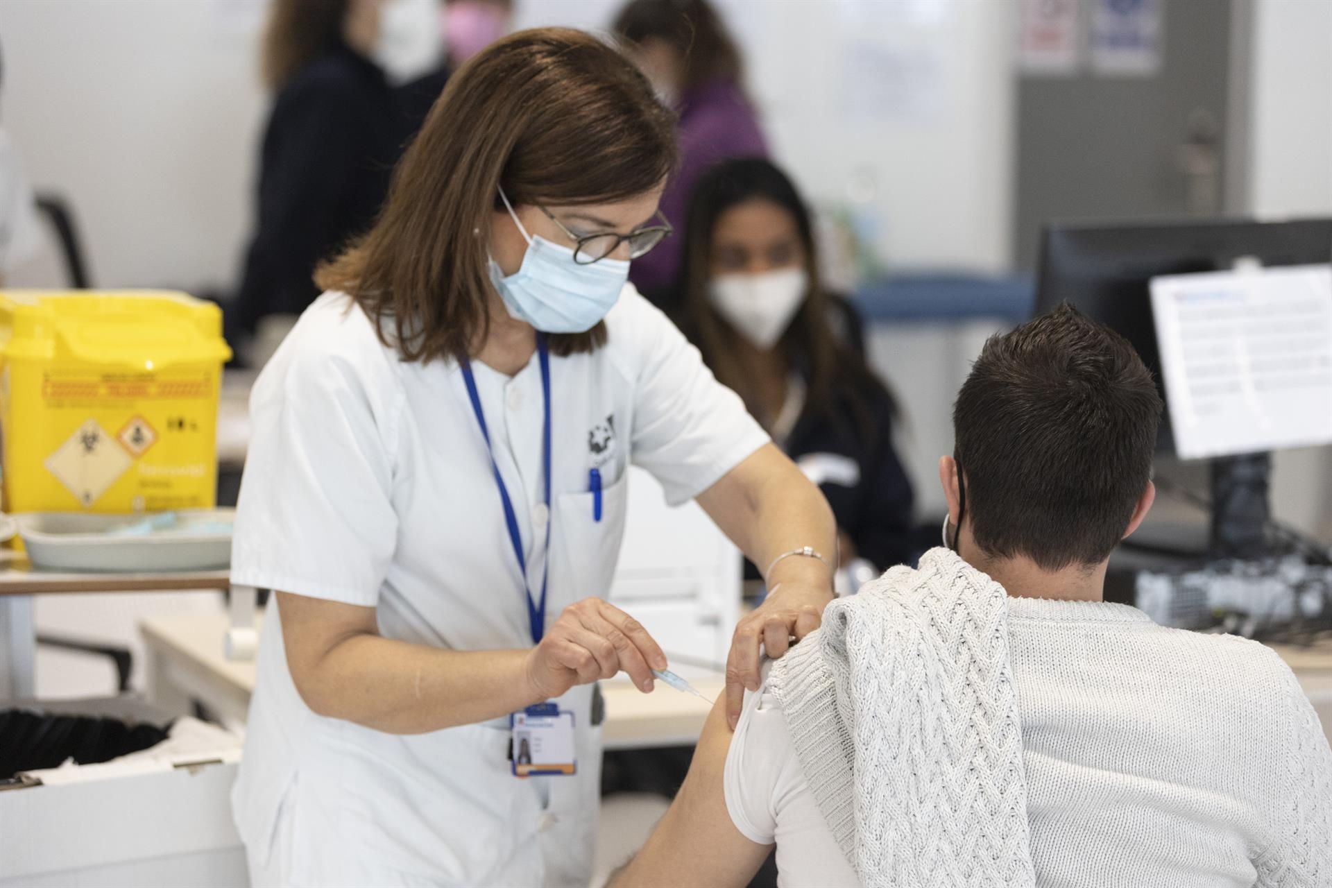 Sanidad aprueba una cuarta dosis para pacientes inmunodeprimidos 5 meses después de la tercera 