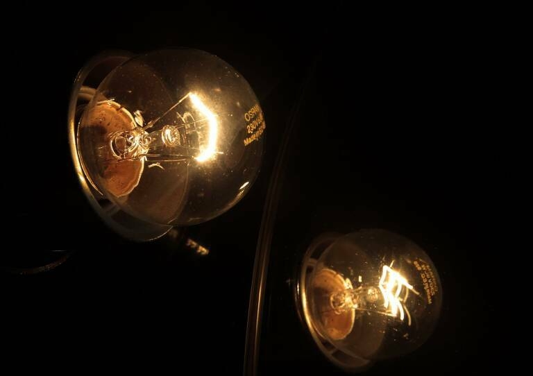 El precio de la luz cae este viernes un 5,6%, hasta los 202,95 euros/MWh
