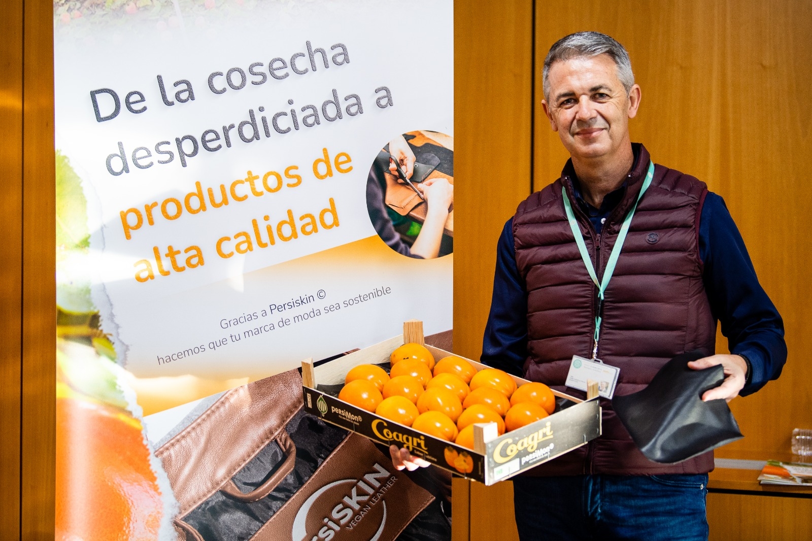 Laserfood lanza el primer textil vegano sustitutivo del cuero animal procedente del caqui

