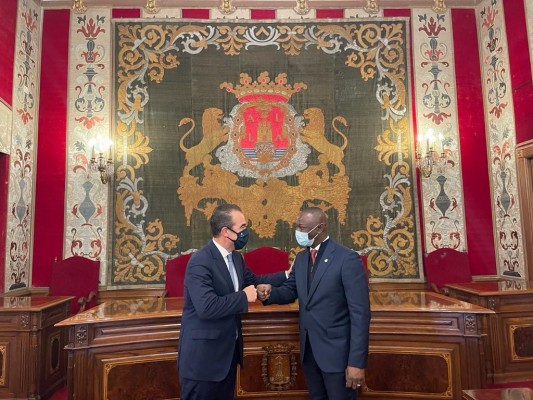 Alicante y la República de Guinea estrechan lazos para buscar acuerdos comerciales y culturales
