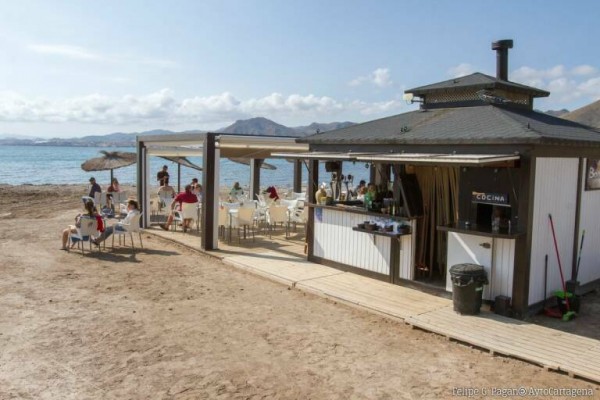 Arranca el plazo para la renovación de los chiringuitos en las playas de Cartagena