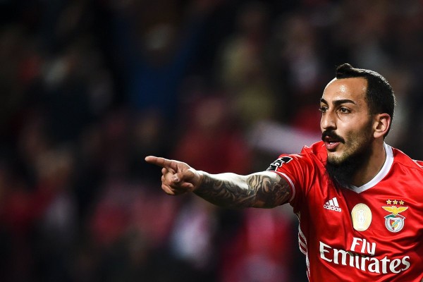 Mitroglou y Ederson dejan al Benfica más cerca de los cuartos
