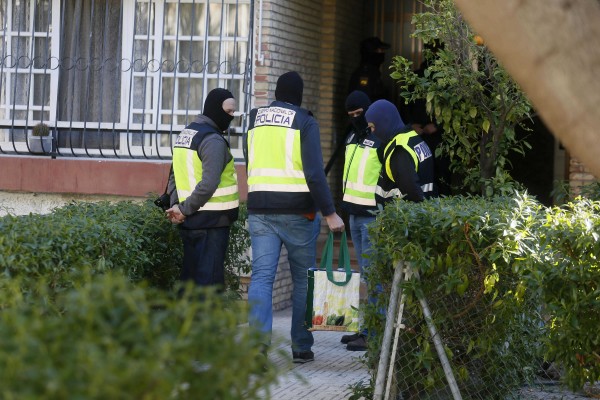 Detenida una mujer en Alicante que intentó unirse al Daesh con sus cuatro hijos