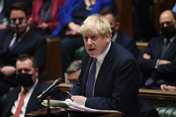 Johnson admite que asistió a la fiesta en Downing Street en el primer confinamiento y pide perdón