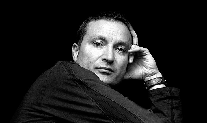 Carlos Marzal: “Me resulta muy antipática la idea del escritor atormentado”
