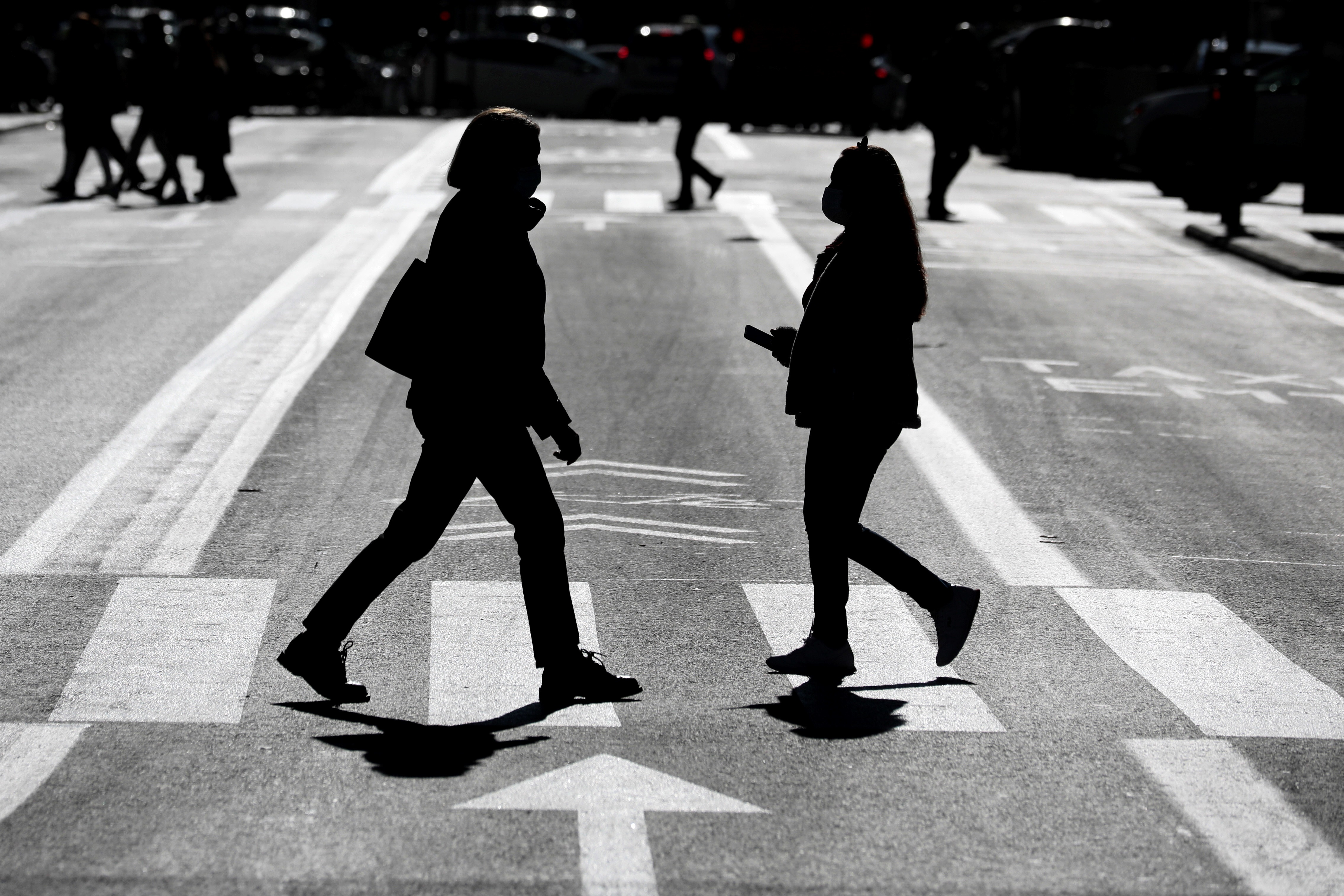 Alicante registra cuatro fallecidos y encadena otro pico de 6.335 contagios en 24 horas