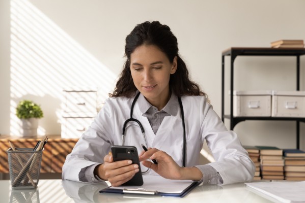 La firma Eniax usa IA para reducir listas de esperas en salud y mejorar la experiencia del paciente 

