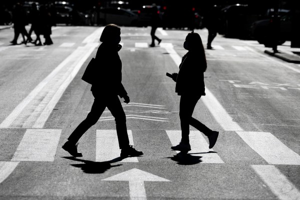 La Comunitat registra 17 fallecidos y encadena otro nuevo máximo de 16.611 contagios en 24 horas