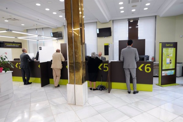 CaixaBank cerrará el próximo 24 de enero una docena de sucursales más en la Comunitat