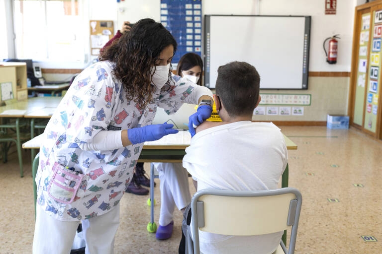Sanidad comienza a vacunar este jueves a los 22.000 escolares de entre 8 y 5 años de Castellón