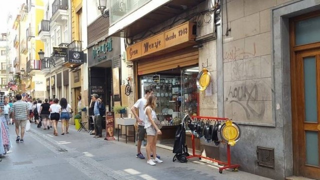 Unos 200 comercios de zonas turísticas de València recibirán ayudas europeas para su digitalización