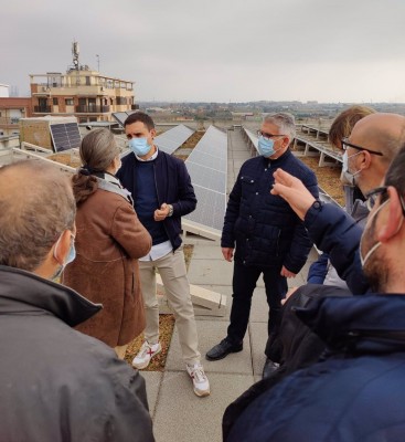 La comunidad energética Castellar-Oliveral ultima su puesta en marcha instalando la planta fotovoltaica