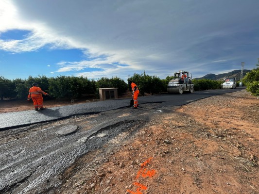 Nules reasfalta y acondiciona el camí rural de la Vieta