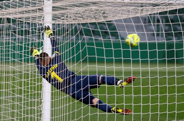 Dos empates y un triunfo visitante en los tres Elche-Villarreal en Primera
