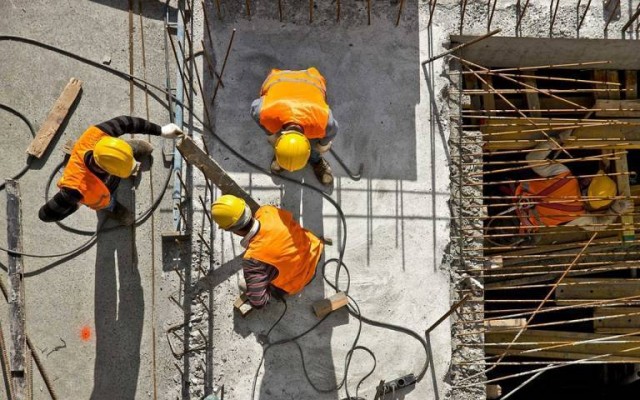 Protestas de los constructores ante la paralización de licencias en Murcia: 