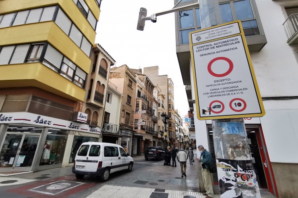 Día cero con cámaras de acceso al centro de Castelló: entre la confusión y el desconocimiento