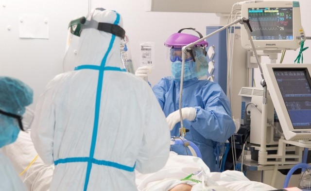 Las hospitalizaciones se disparan en la Región por la sexta ola: ya hay 421 ingresados, con 93 en la UCI