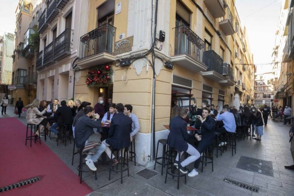 Salud mantiene las restricciones de Navidad (cierre de bares a la una) y renueva el pasaporte covid