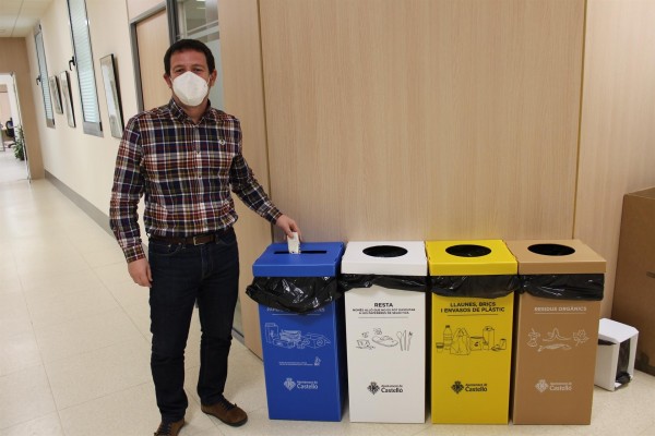 Castelló incorpora papeleras de recogida selectiva en las dependencias municipales