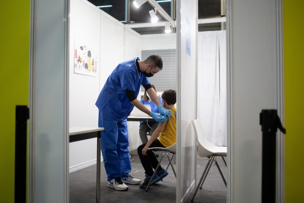 La importancia de las vacunas covid en los niños 