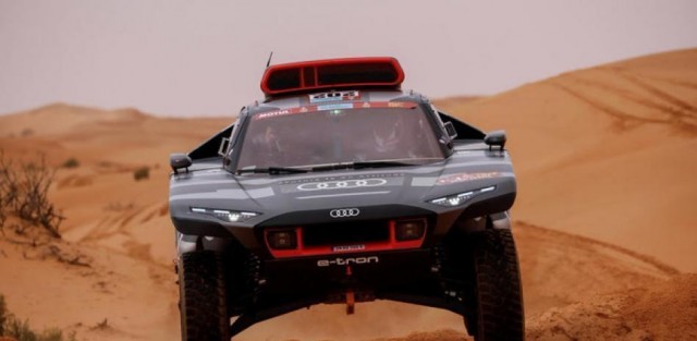 Loeb presiona a Al-Attiyah y la general de motos se aprieta
