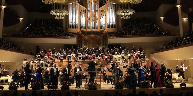 El 'Canto a Murcia' pone al público de pie en el Auditorio Nacional, con Plácido Domingo y la Sinfónica de la UCAM