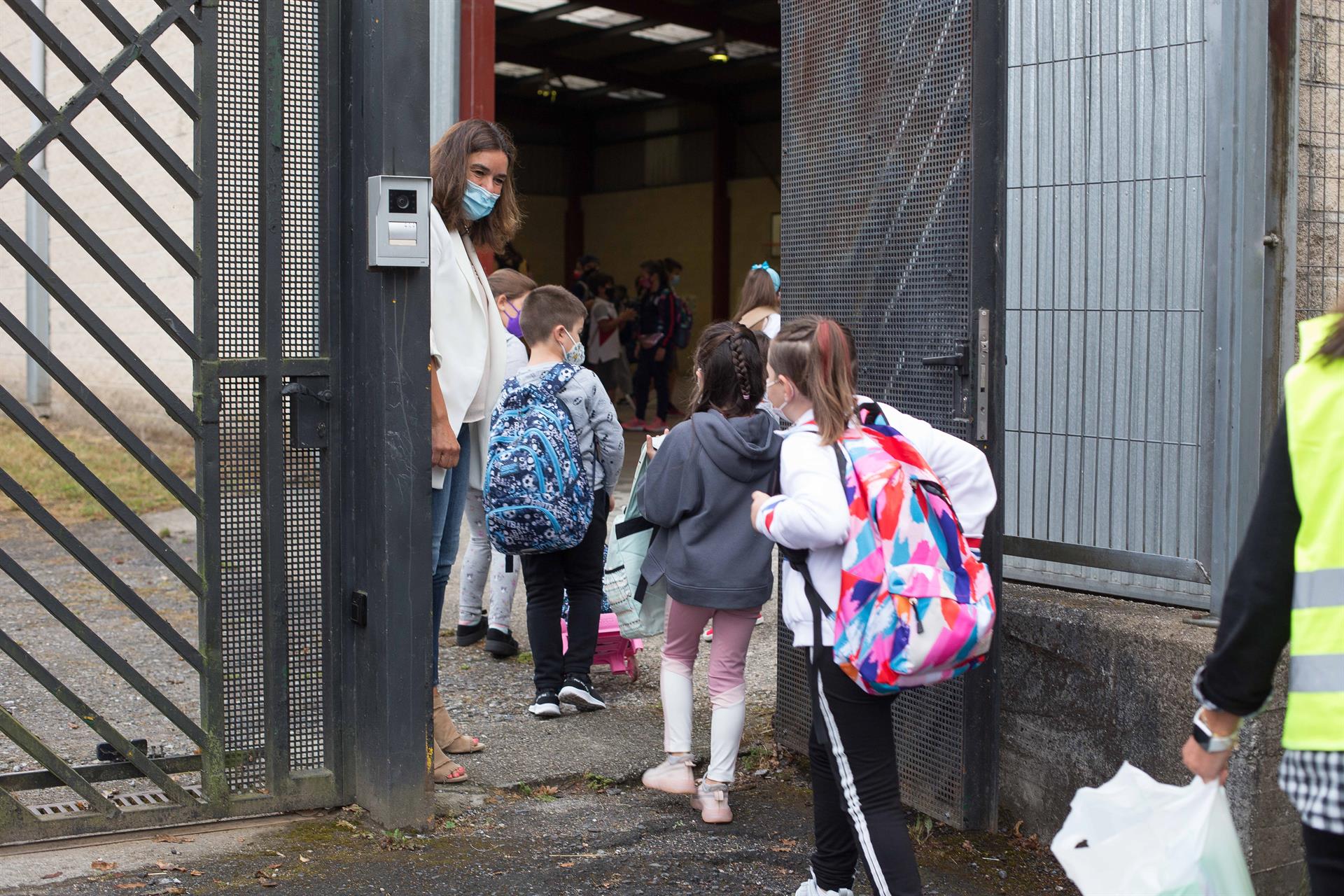 Más de 8 millones de alumnos regresan este lunes a clase en toda España