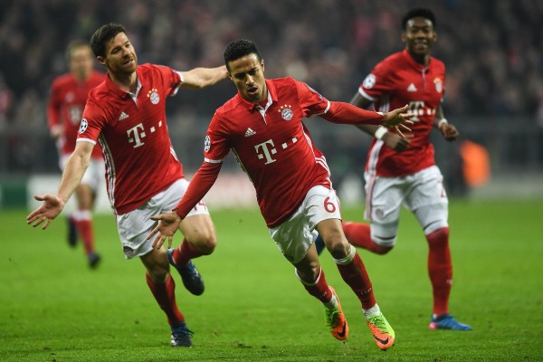 El Bayern endosa una 'manita' al Arsenal y acaricia los cuartos