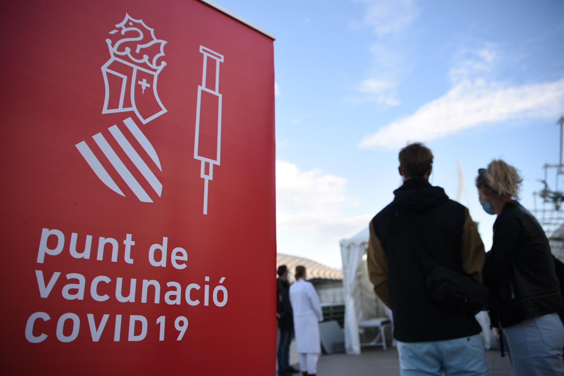 Sanidad instala casi veinte puntos móviles para la vacunación sin cita la próxima semana