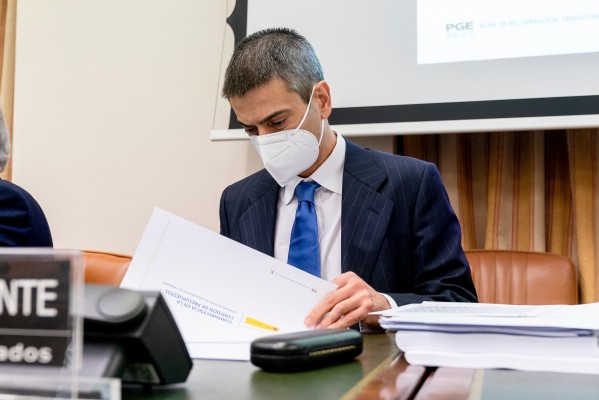 La brecha entre la subida del PIB y la mejora del empleo levanta suspicacias
