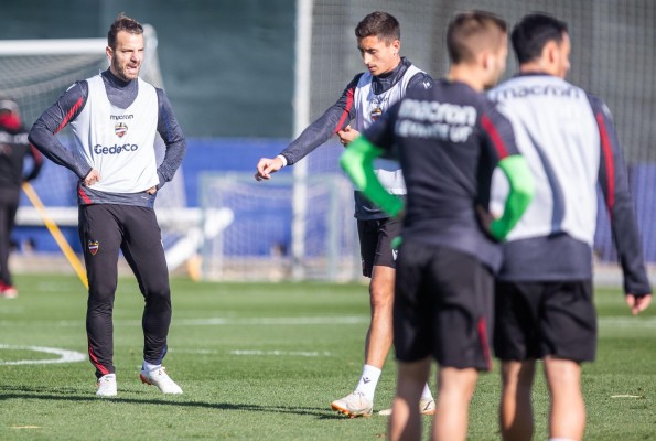 El Levante UD confirma los tres nuevos positivos en la plantilla