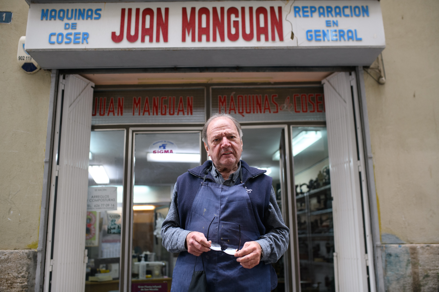 Juan morirá con una máquina de coser en las manos
