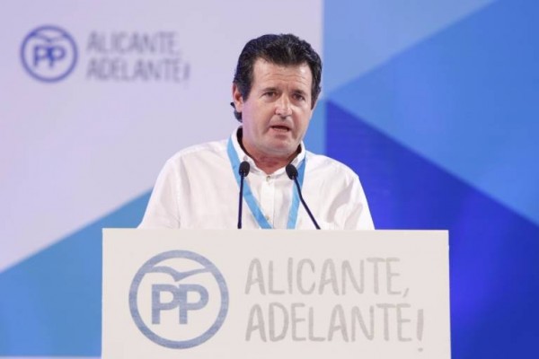 José Ciscar anuncia que deja su escaño en Les Corts y la política activa