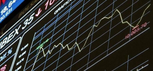 El Ibex 35 salva la primera semana del año, pero se ve incapaz de superar los 8.800 puntos