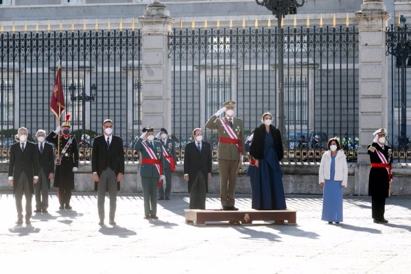 El Rey honra la memoria de las víctimas de ETA y destaca la labor de los militares