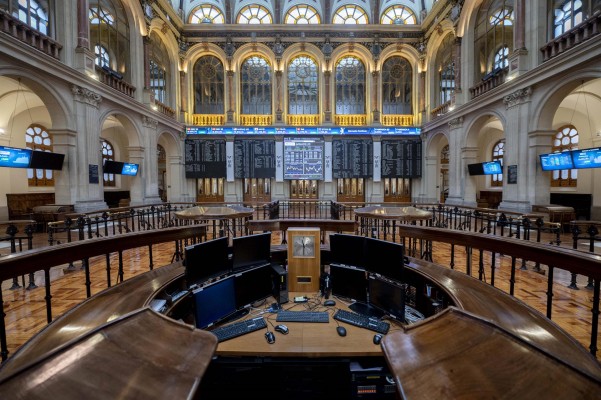 El Ibex 35 arranca el día de Reyes con una caída del 1,3%, hasta los 8.680 puntos